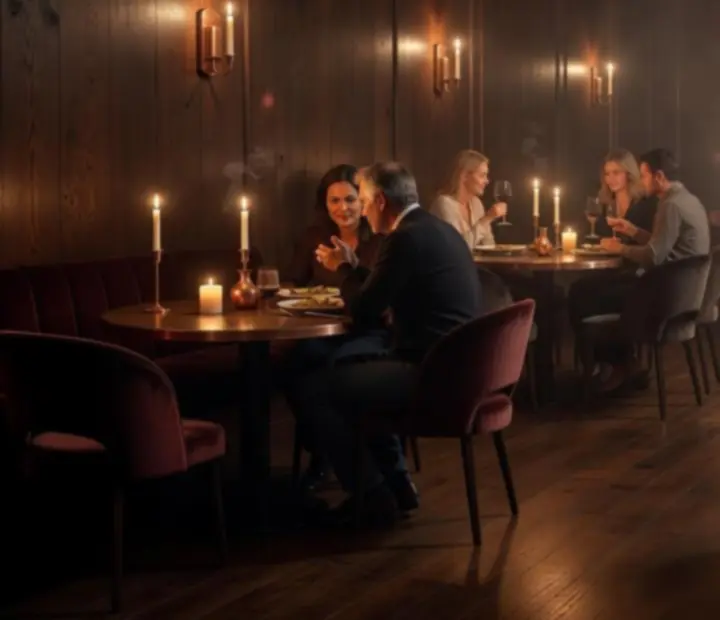 Wieczorna atmosfera w restauracji Wonderstar s. r. o. z nastrojowym oświetleniem i przytulnymi lożami.